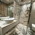 Apartment Unia Art 61 -basen I