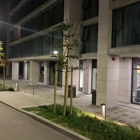 Unia Art 61 - Basen, Apartment