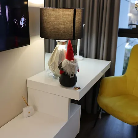 Unia Art 61 - Basen, Apartament