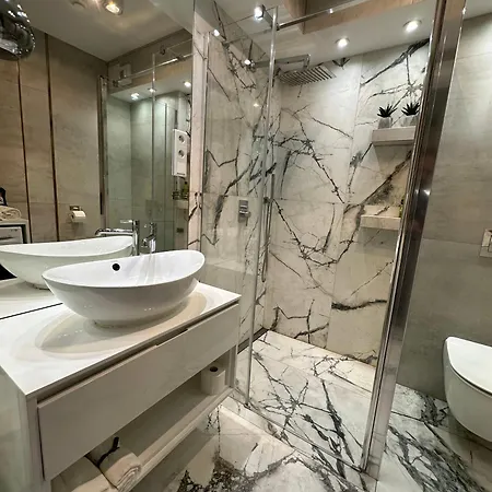 Apartment Unia Art 61 - Basen,