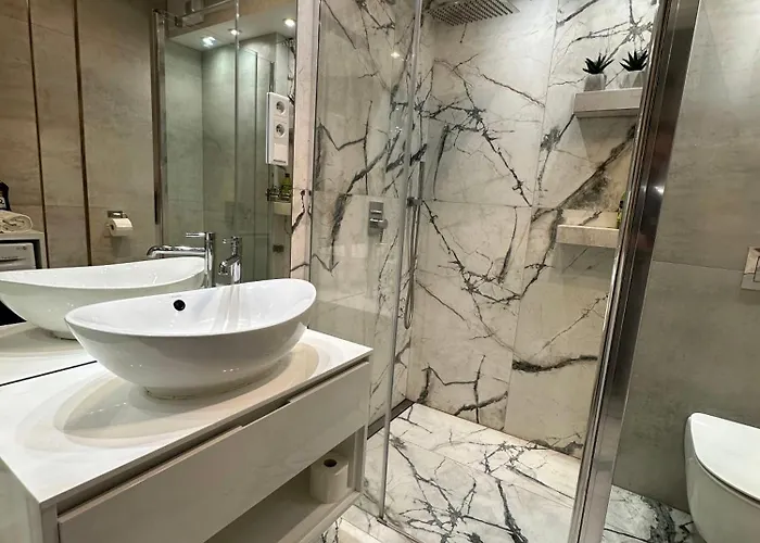 Apartment Unia Art 61 -basen I