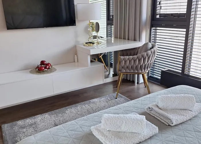 Unia Art 61 -basen I Apartment Lublin